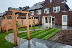 (kunst) Gras leggen voor een fraaie afwerking van uw tuin!