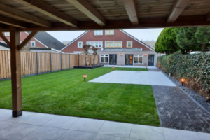 (kunst) Gras leggen voor een fraaie afwerking van uw tuin!