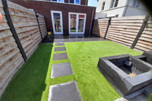 (kunst) Gras leggen voor een fraaie afwerking van uw tuin!