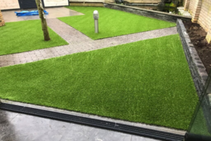 (kunst) Gras leggen voor een fraaie afwerking van uw tuin!